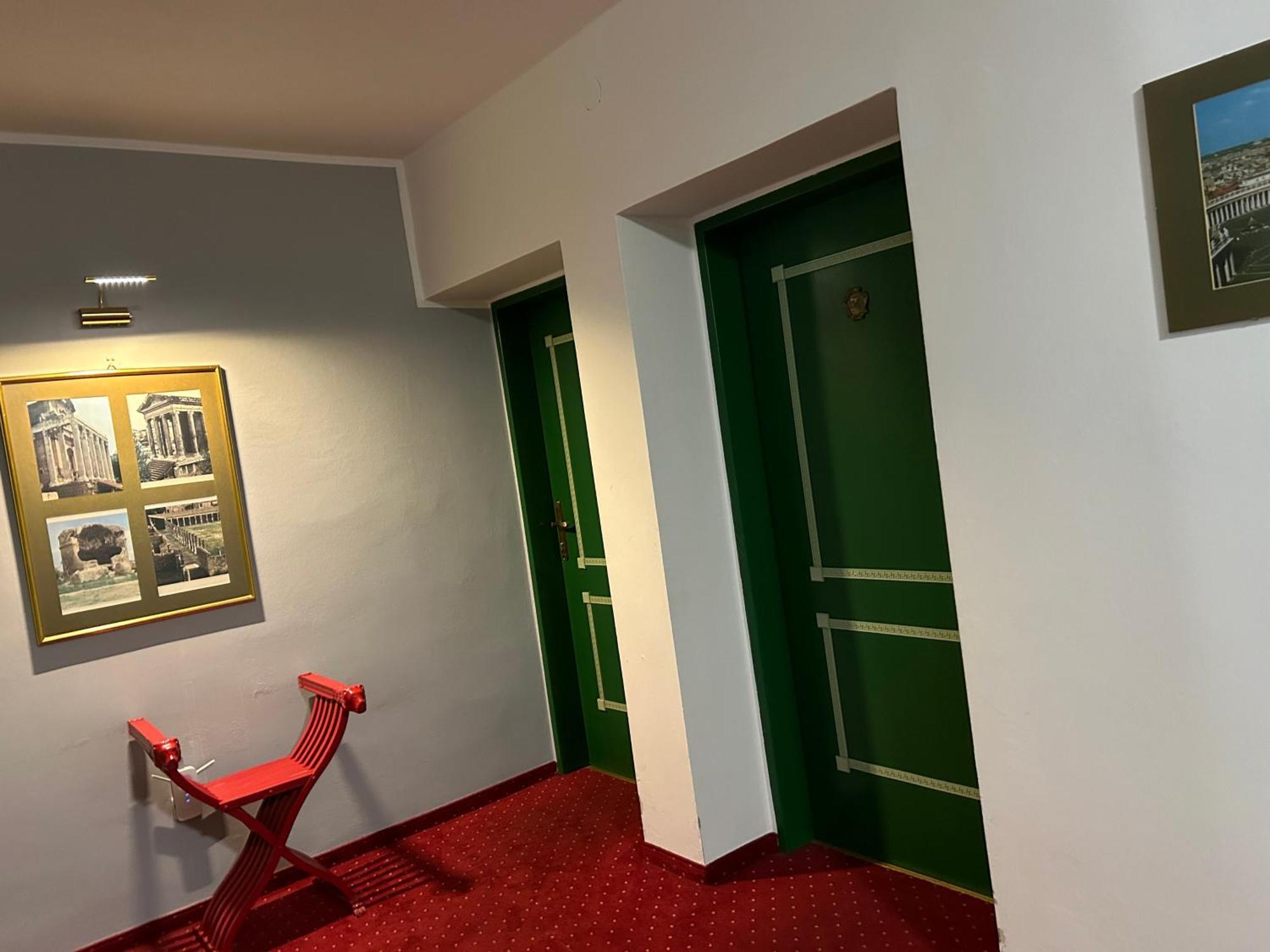 "Am Limes" Hotel Enns Exterior photo
